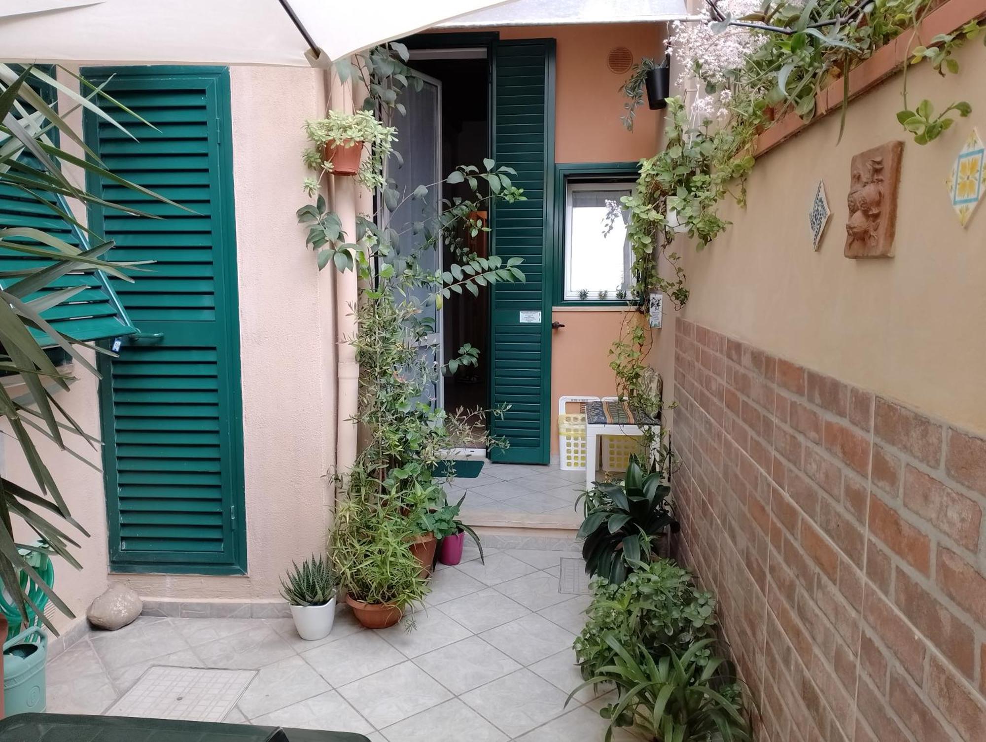 Ferienwohnung Il Piccolo Eden - Private Garden Livorno Exterior foto