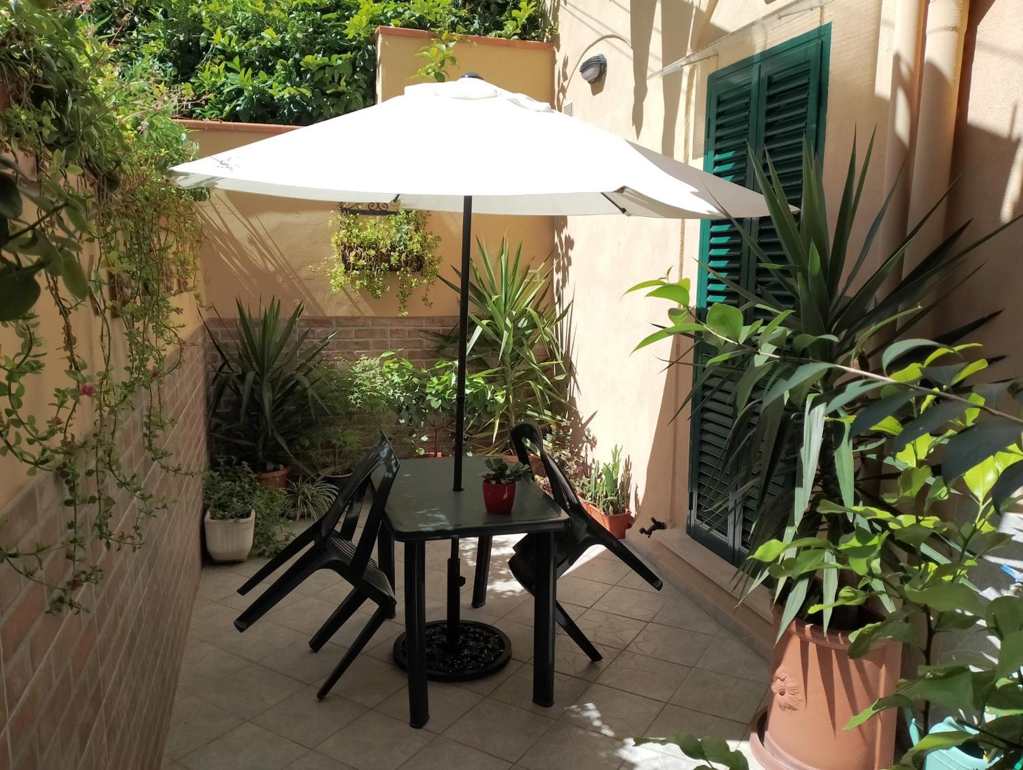 Ferienwohnung Il Piccolo Eden - Private Garden Livorno Exterior foto
