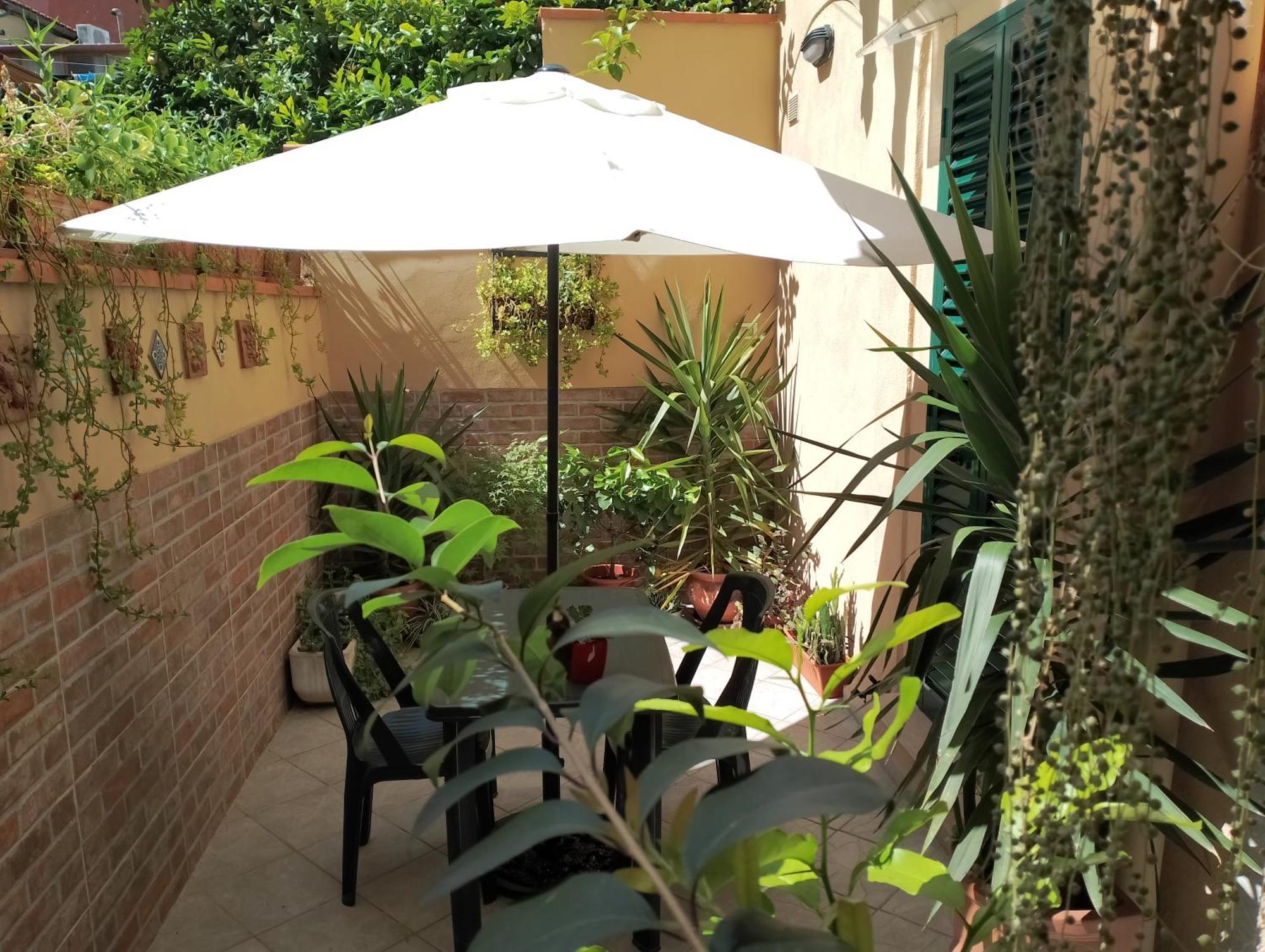 Ferienwohnung Il Piccolo Eden - Private Garden Livorno Exterior foto
