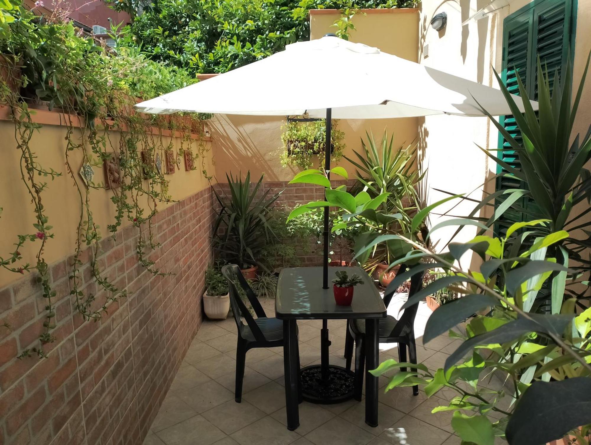 Ferienwohnung Il Piccolo Eden - Private Garden Livorno Exterior foto